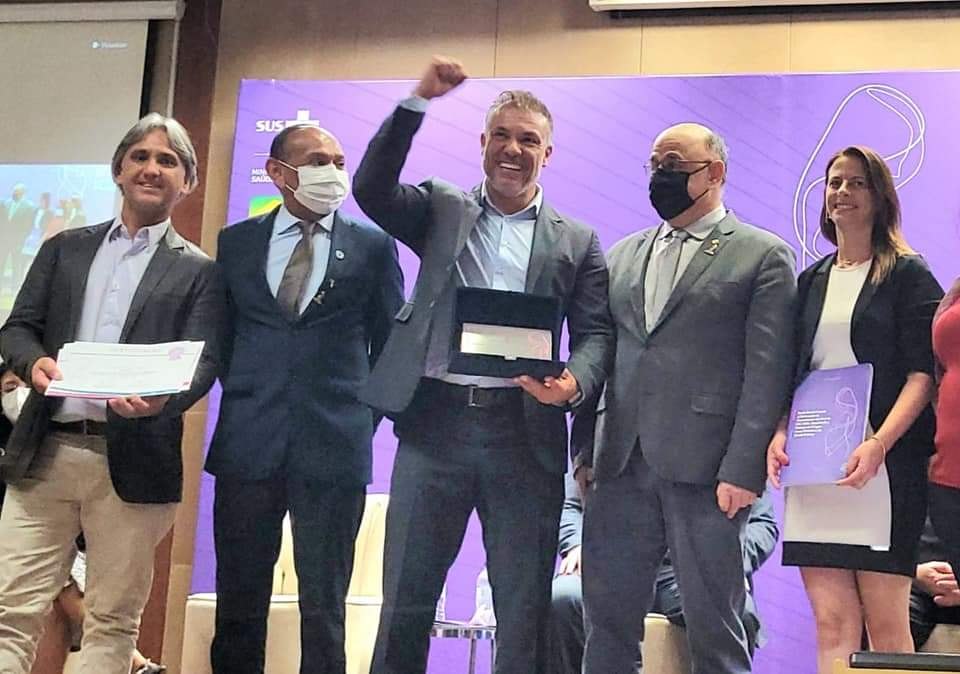 Divaldo Lara recebe premiação em Brasília por eliminar a transmissão vertical do HIV em Bagé