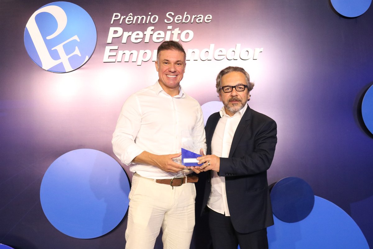 Divaldo Lara recebe o Prêmio Sebrae Prefeito Empreendedor 2022