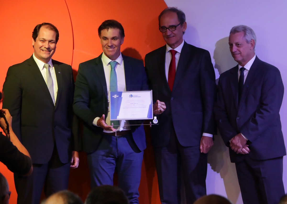 Divaldo Lara recebe o Prêmio Sebrae Prefeito Empreendedor