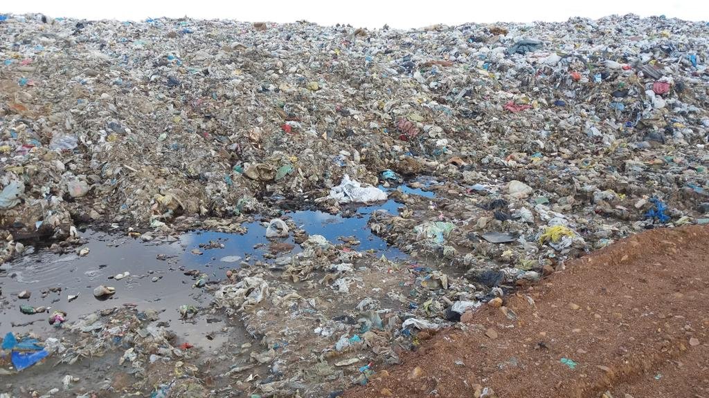 O aterro sanitário de Bagé antes da regularização, com a quinta célula em condição precária.