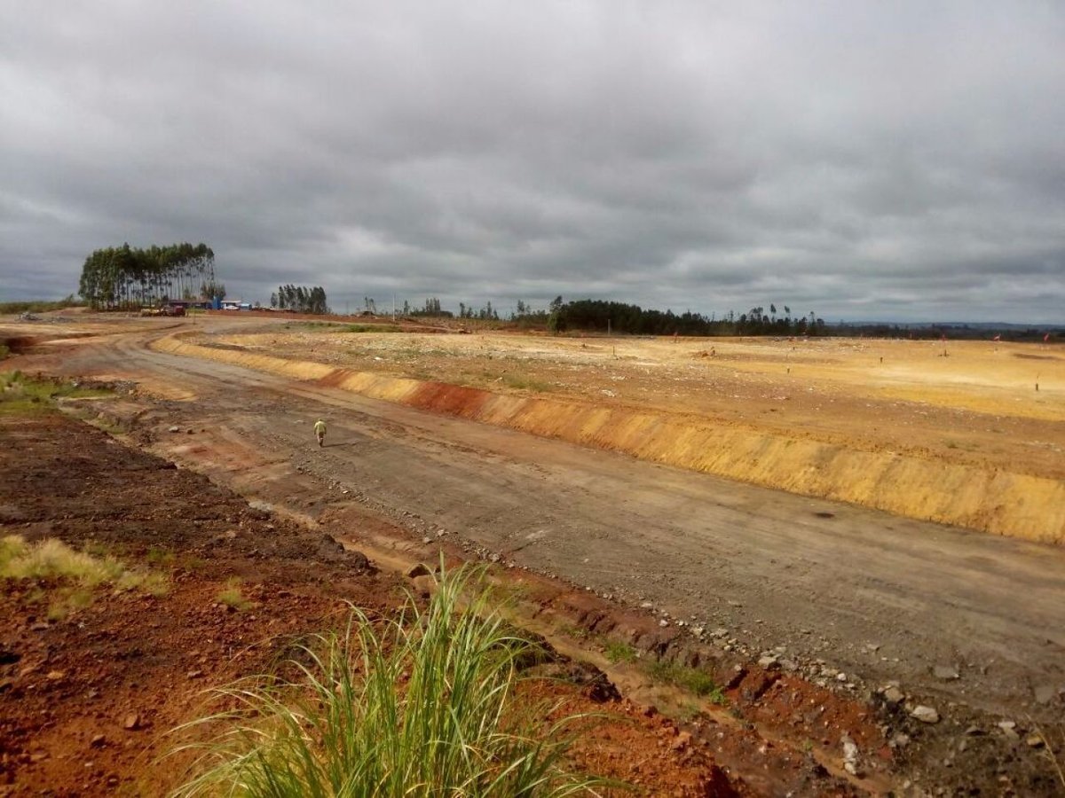 Obras de regularização do aterro sanitário de Bagé.