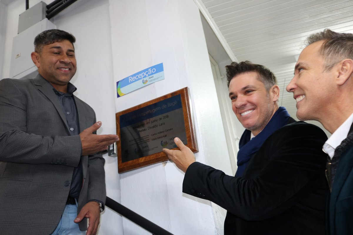 Divaldo Lara e equipe na Casa de Hospedagem em Porto Alegre.
