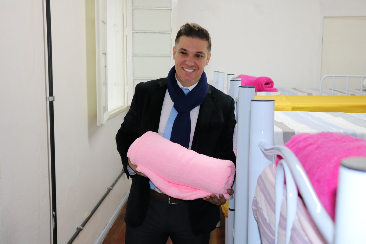 Divaldo Lara mostra as instalações da Casa de Hospedagem.