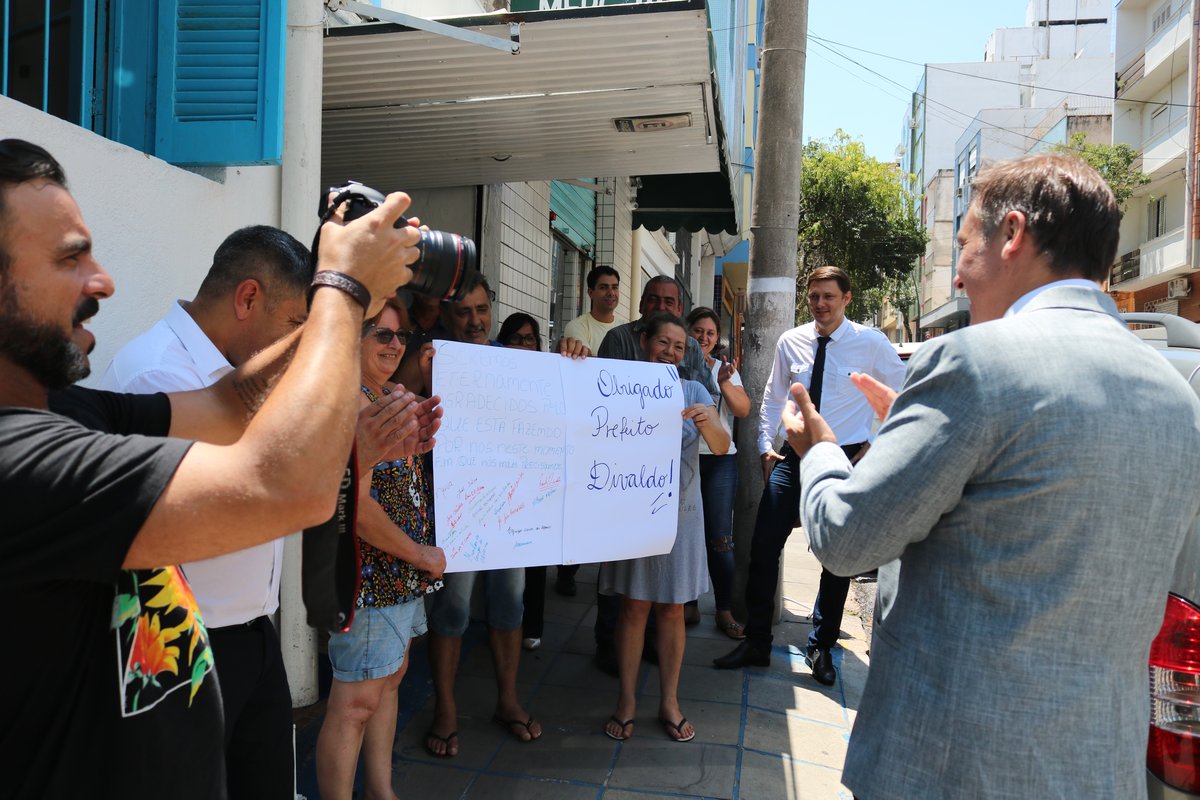 Moradores agradecem ao prefeito Divaldo Lara pela Casa de Hospedagem.