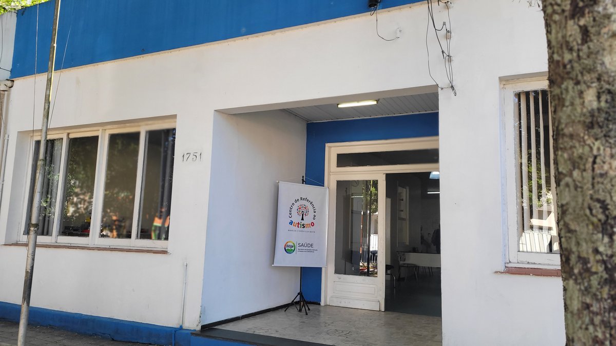 Fachada do Centro de Referência ao Autismo Mariza Codevilla Mata.