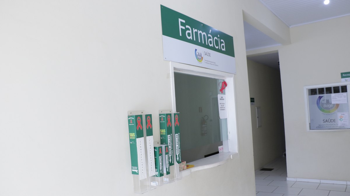 Farmácia de um dos Centros de Referência em Saúde de Bagé, com distribuição gratuita de preservativos.