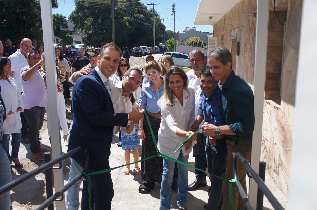 Corte da fita simbólica marca a inauguração do CESF.
