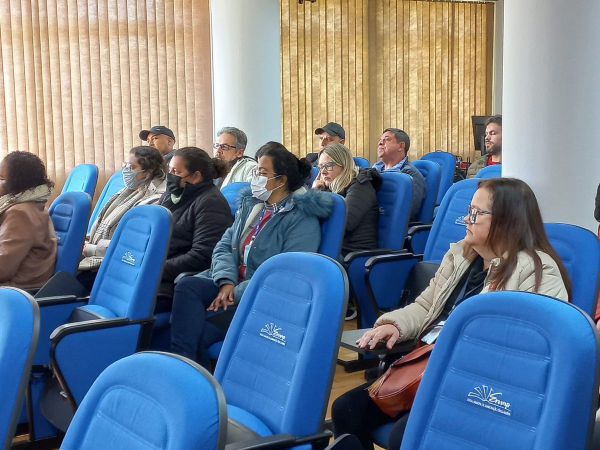 Servidores assistem à apresentação da Escola Municipal de Administração Pública (Emap)