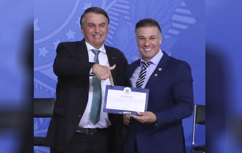 Divaldo Lara recebe homenagem do presidente Jair Bolsonaro pela implementação das escolas cívico-militares