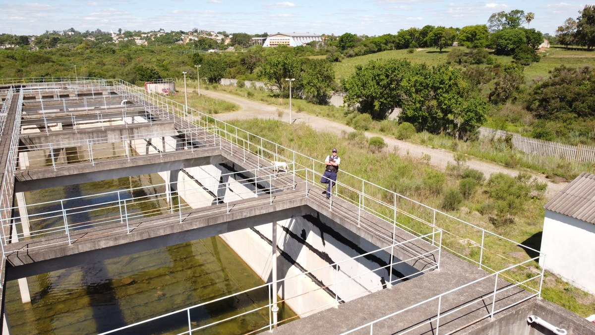 Vista ampla da nova Estação de Tratamento de Esgoto de Bagé.