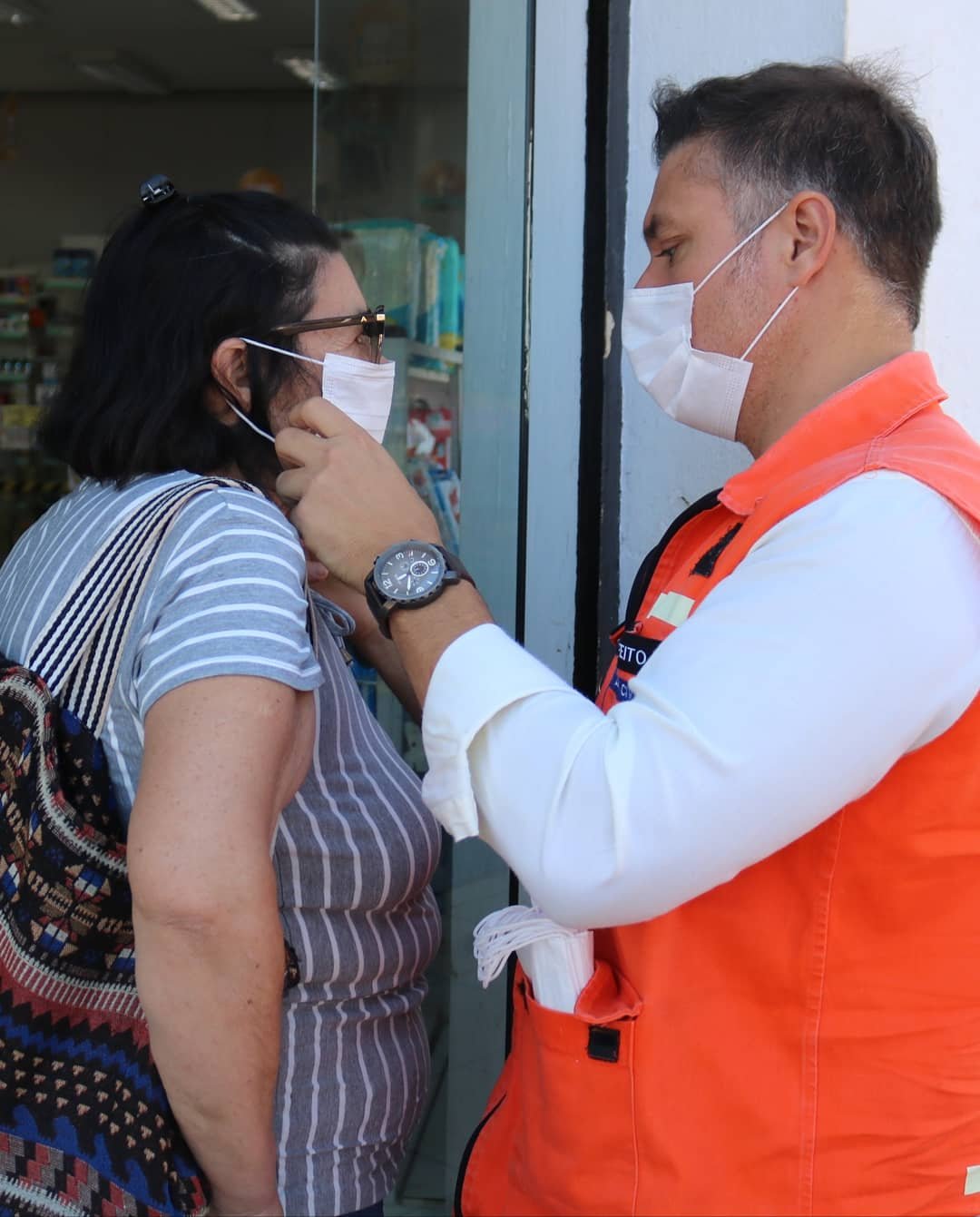 Divaldo Lara distribui máscaras à população de Bagé durante a pandemia