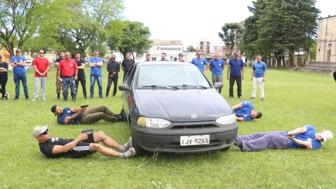 Treinamento tático dos agentes da Guarda Municipal de Bagé.