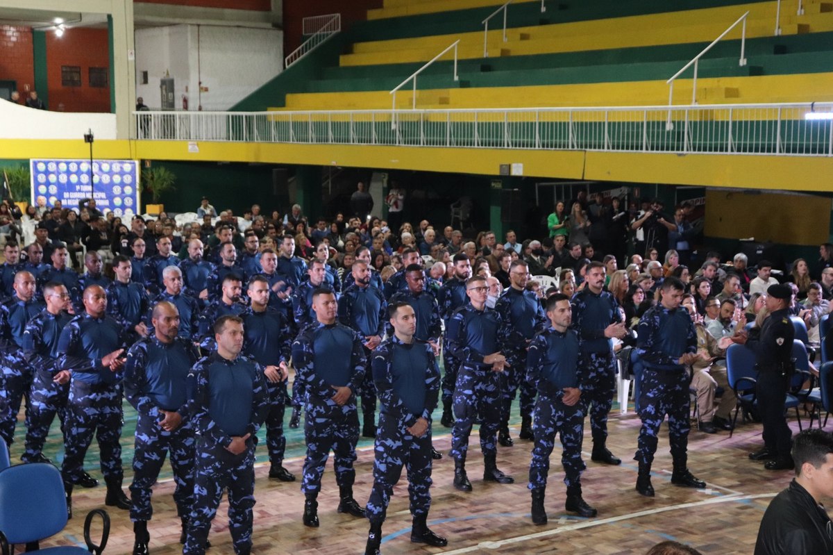 Guardas municipais durante a formatura da 1ª turma da Guarda Municipal na Região da Campanha.