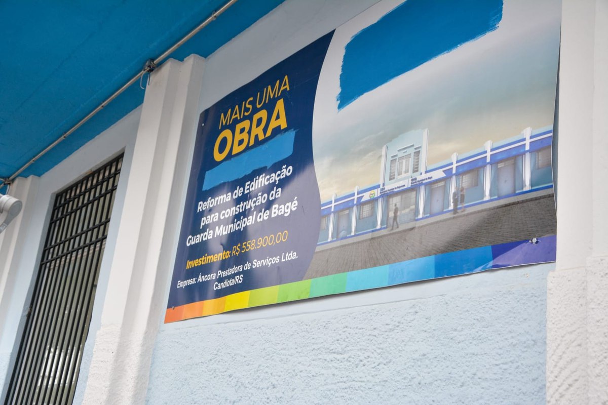 Placa da obra de reforma para construção da sede da Guarda Municipal de Bagé.
