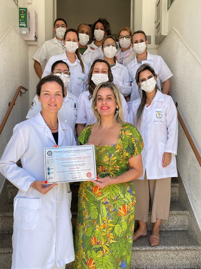 Equipe do Laboratório Municipal recebe a certificação Excelente do Programa Nacional de Controle de Qualidade.