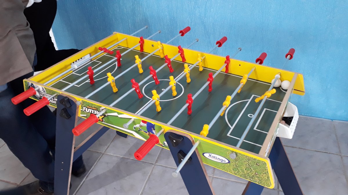 Pebolim — um dos equipamentos de lazer do Lar dos Irmãos Santo Estevão.
