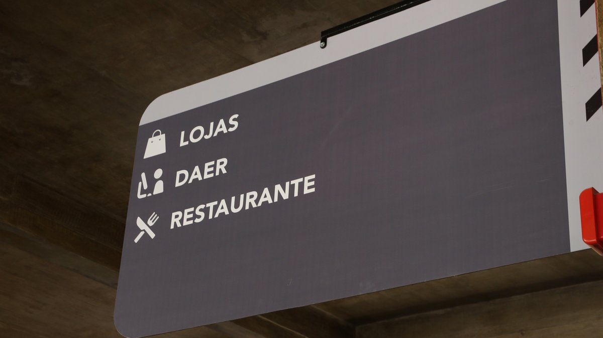 Nova sinalização interna da Estação Rodoviária de Bagé.