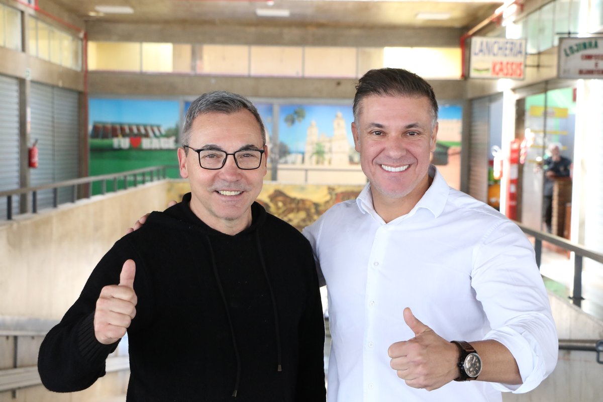 Divaldo Lara celebra a entrega da Estação Rodoviária de Bagé revitalizada.