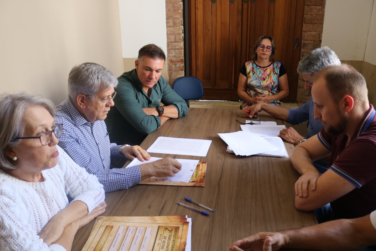 Reunião de formalização da parceria entre a Prefeitura de Bagé e o Grupo Nicolini para a revitalização da Estação Rodoviária.