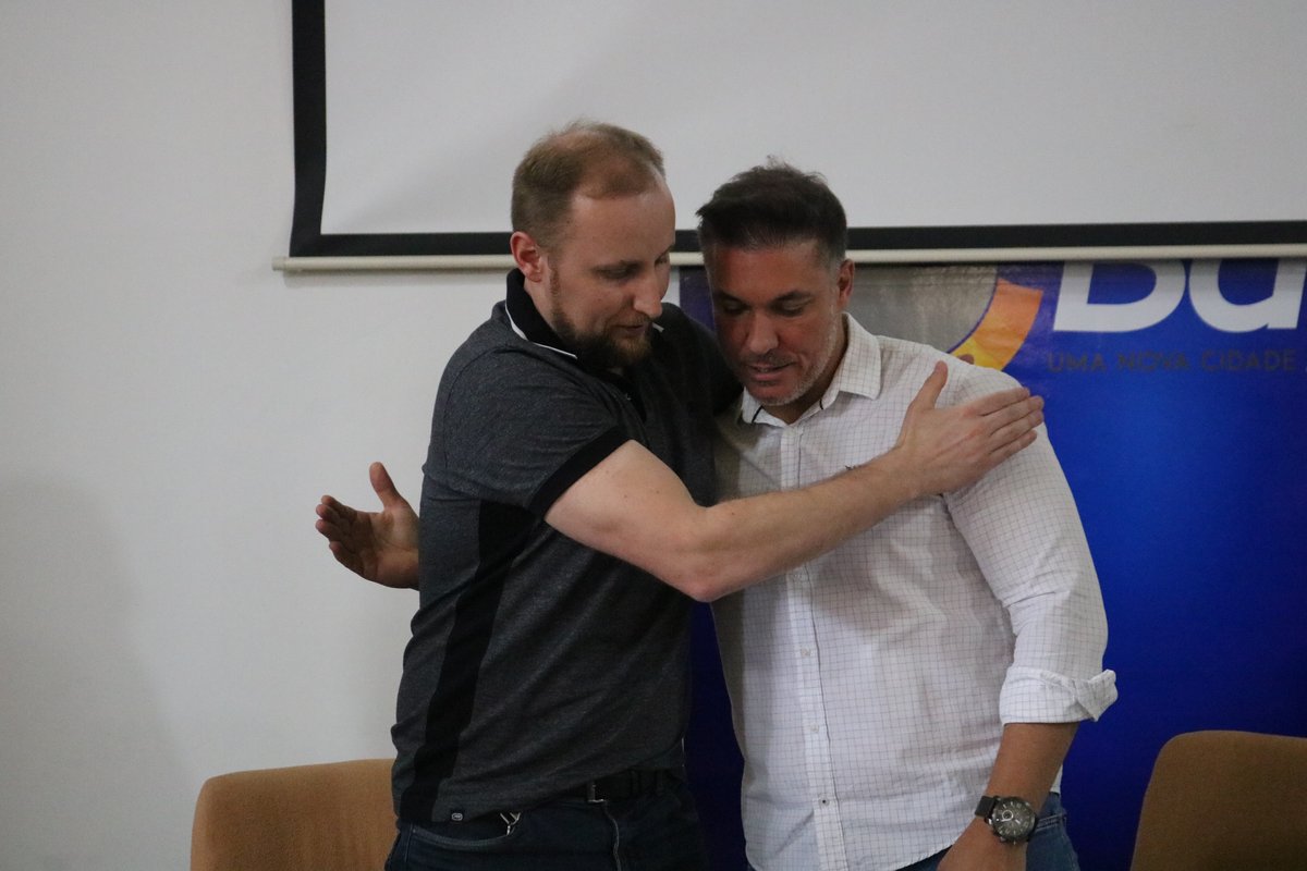 Divaldo Lara agradece parceiro da obra na cerimônia de inauguração.