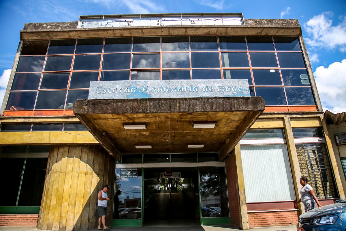 Fachada da Estação Rodoviária de Bagé antes da revitalização, construída na década de 1970.