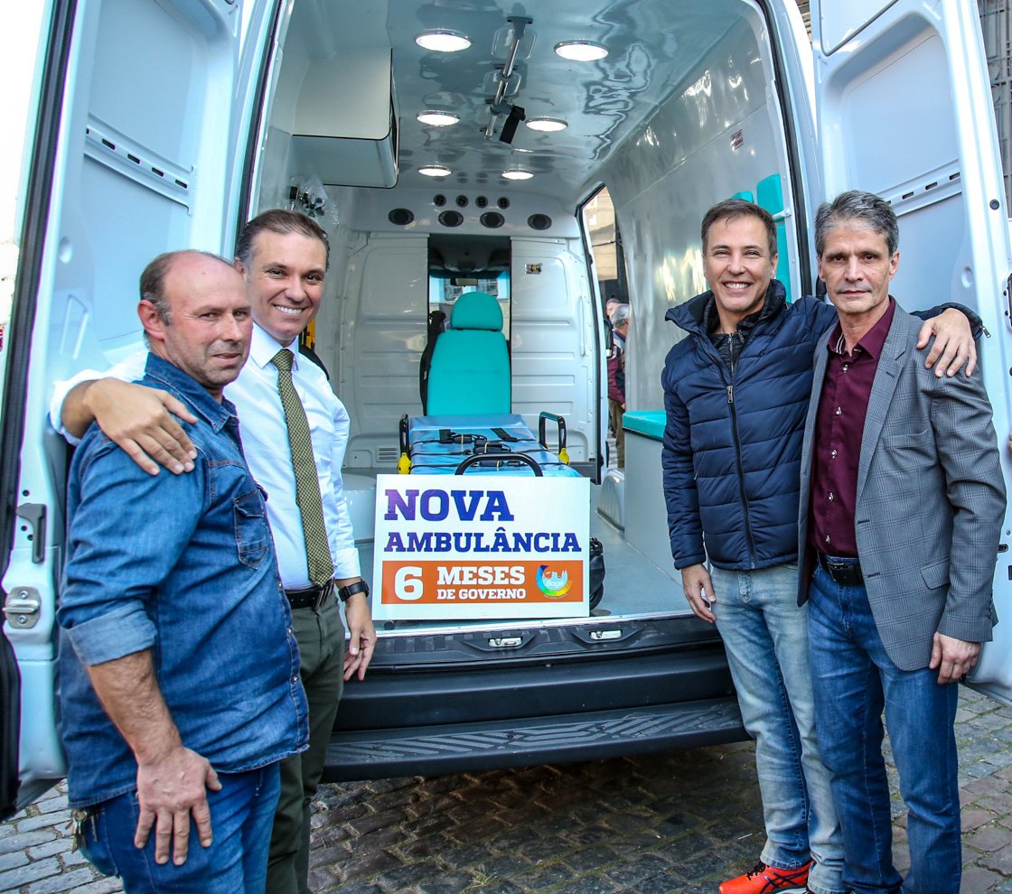 Entrega da nova ambulância do Governo Divaldo Lara, em 2017