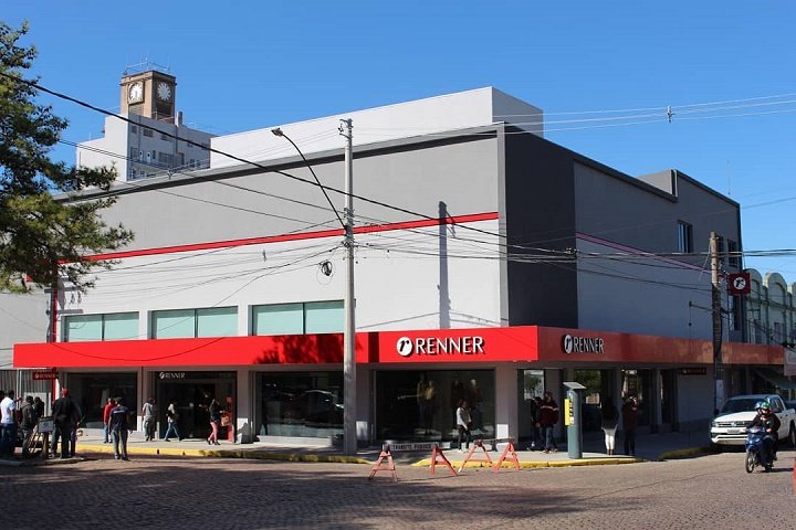 Fachada da loja Renner no centro de Bagé