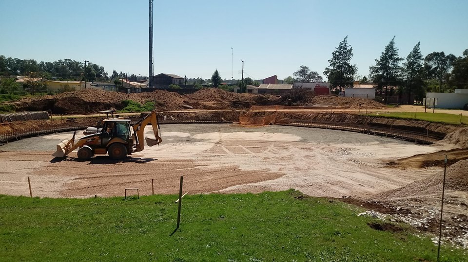Obras de construção do novo reservatório de água de Bagé.