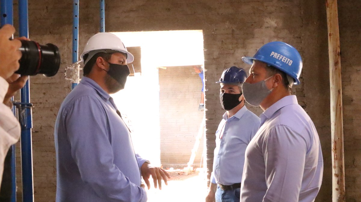 Divaldo Lara visita as obras da nova sede do SAMU de Bagé.