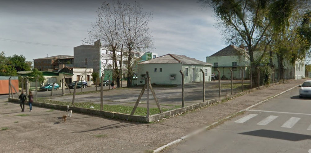 Local antes da construção da Oficina Ortopédica — espaço ocioso transformado.