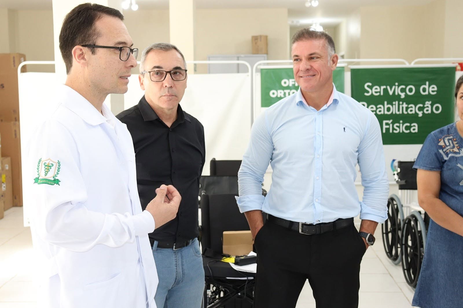 Cadeiras de rodas entregues aos pacientes da Oficina Ortopédica.