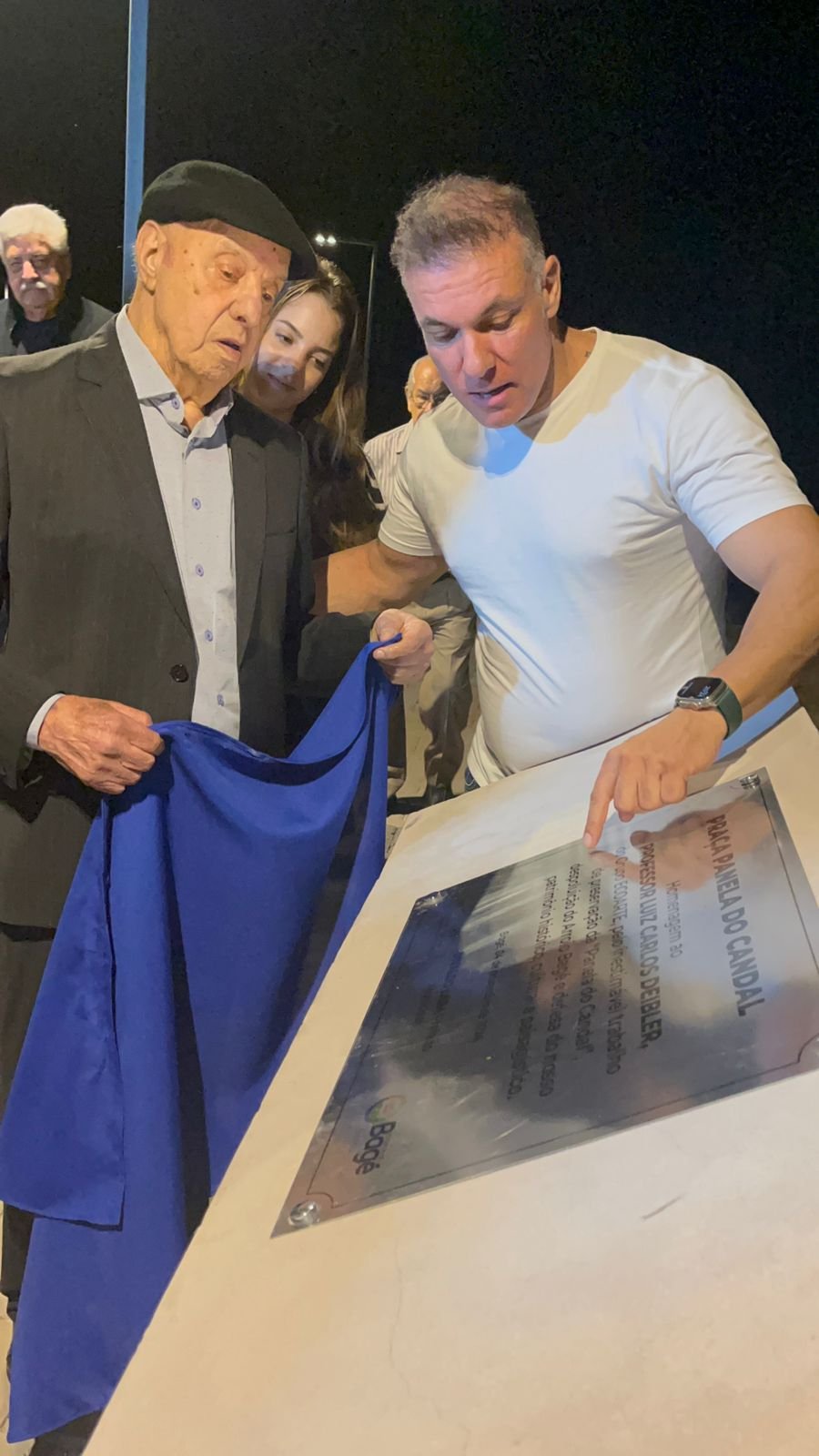 Divaldo Lara participa do descerramento da placa que homenageia o professor Luiz Carlos Deibler, do grupo Ecoarte