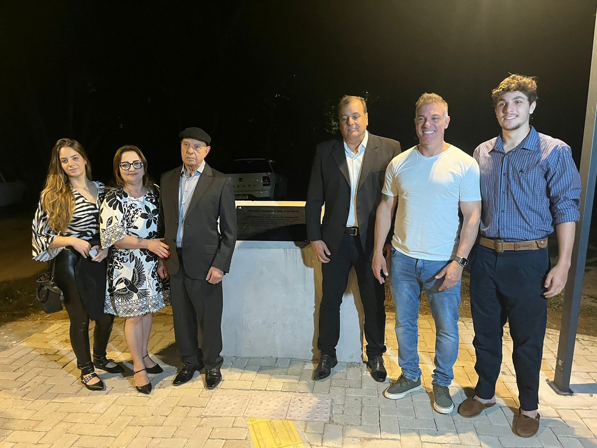 Familiares do professor Luiz Carlos Deibler prestigiam a homenagem na inauguração do Parque Panela do Candal.