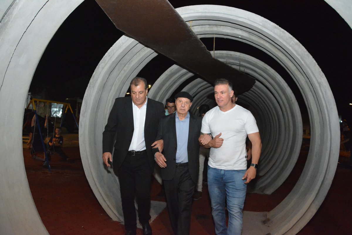 Autoridades percorrem a estrutura do Parque Panela do Candal no dia seguinte à inauguração.