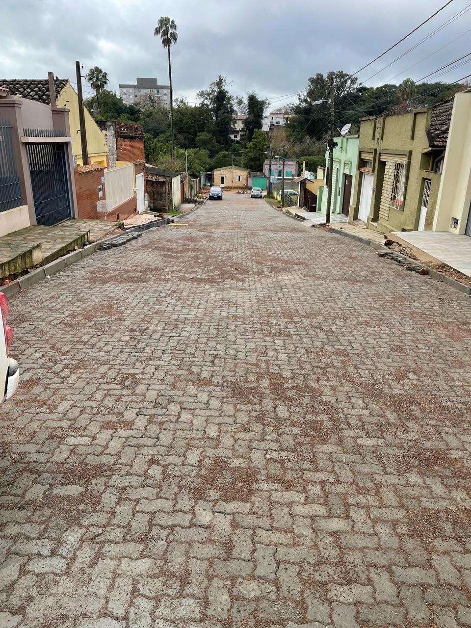 Calçamento com pedras intertravadas concluído em bairro de Bagé.