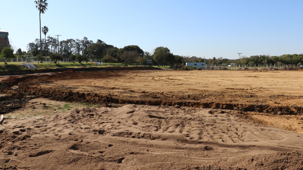 Terreno preparado para a construção da pista de atletismo do Militão.