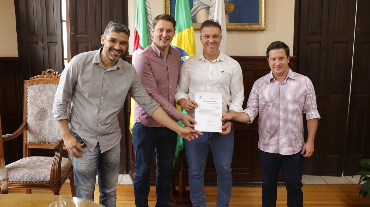 Assinatura da ordem de início das obras da pista de atletismo do Militão.