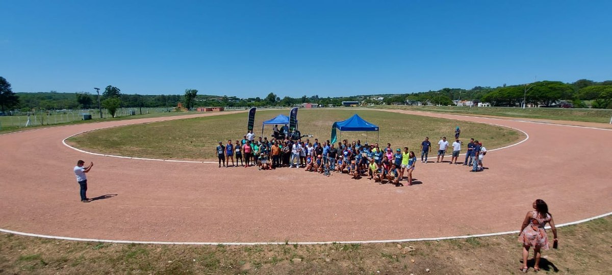 Evento esportivo na pista de atletismo do Militão.