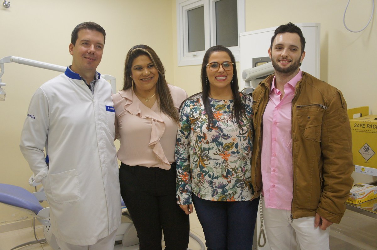 Equipe de odontologia no consultório do Plantão Odontológico da UPA.