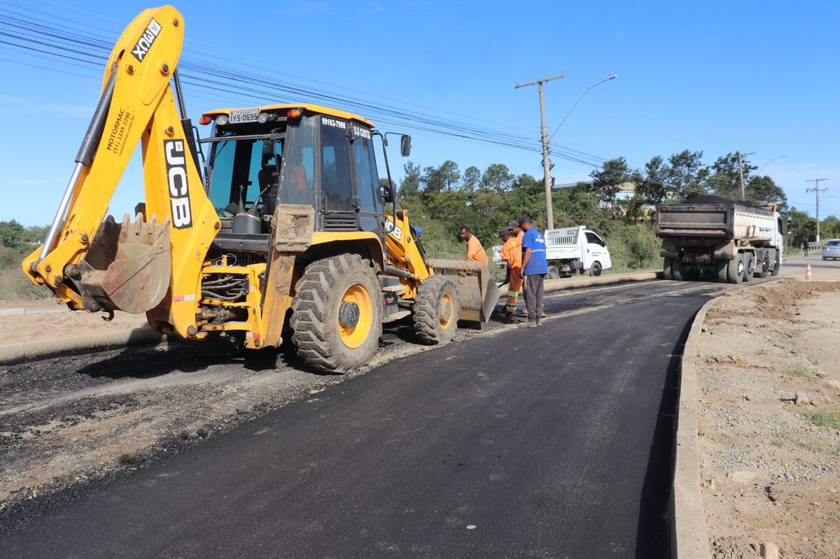 Obras de pavimentação na região do Anel Rodoviário de Bagé.