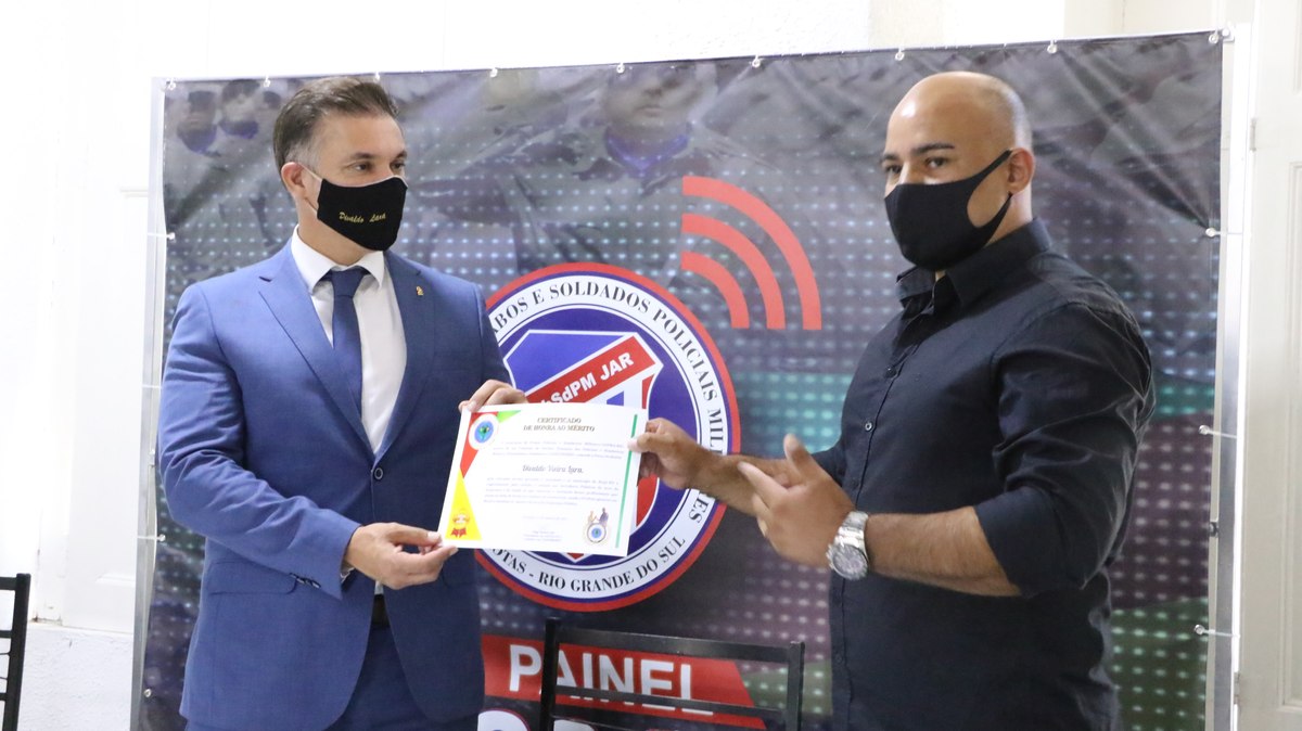 Divaldo Lara recebe homenagem da Associação de Praças Policiais e Bombeiros Militares do Rio Grande do Sul (Aspra/RS), em Pelotas.