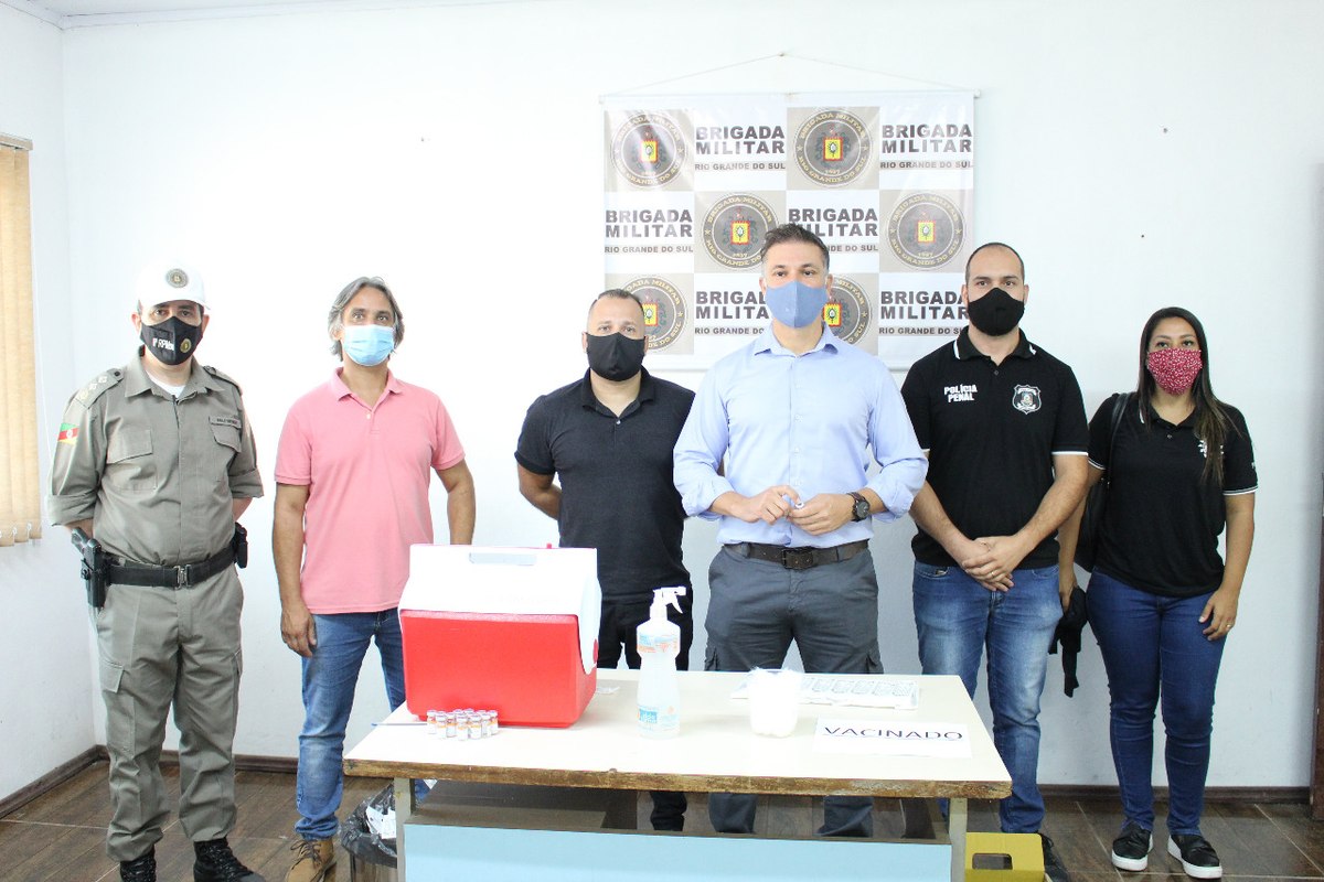 Divaldo Lara acompanha ação de vacinação prioritária dos agentes de segurança pública de Bagé