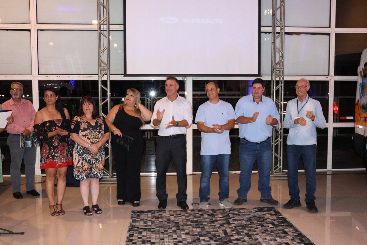 Divaldo Lara participa da solenidade de entrega das vans escolares na Superauto